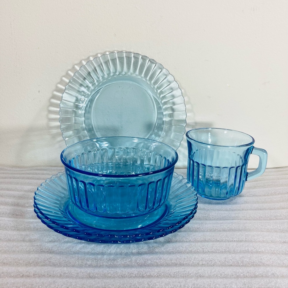 Forte Crisa Mexican Blue Glassware Bundle of 3 Saucers, 1 cup, 1 Bowl